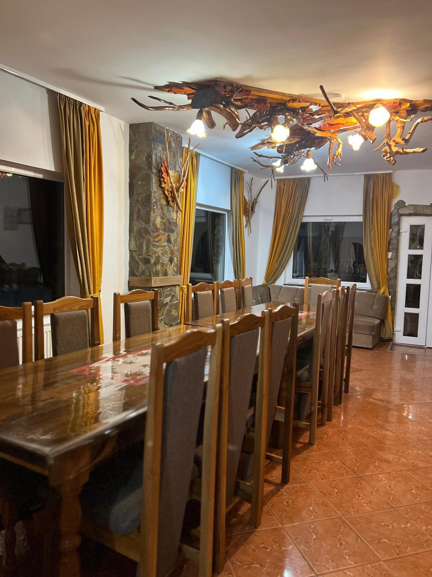 Vila Speranta อาริเอเชนิ ภายนอก รูปภาพ